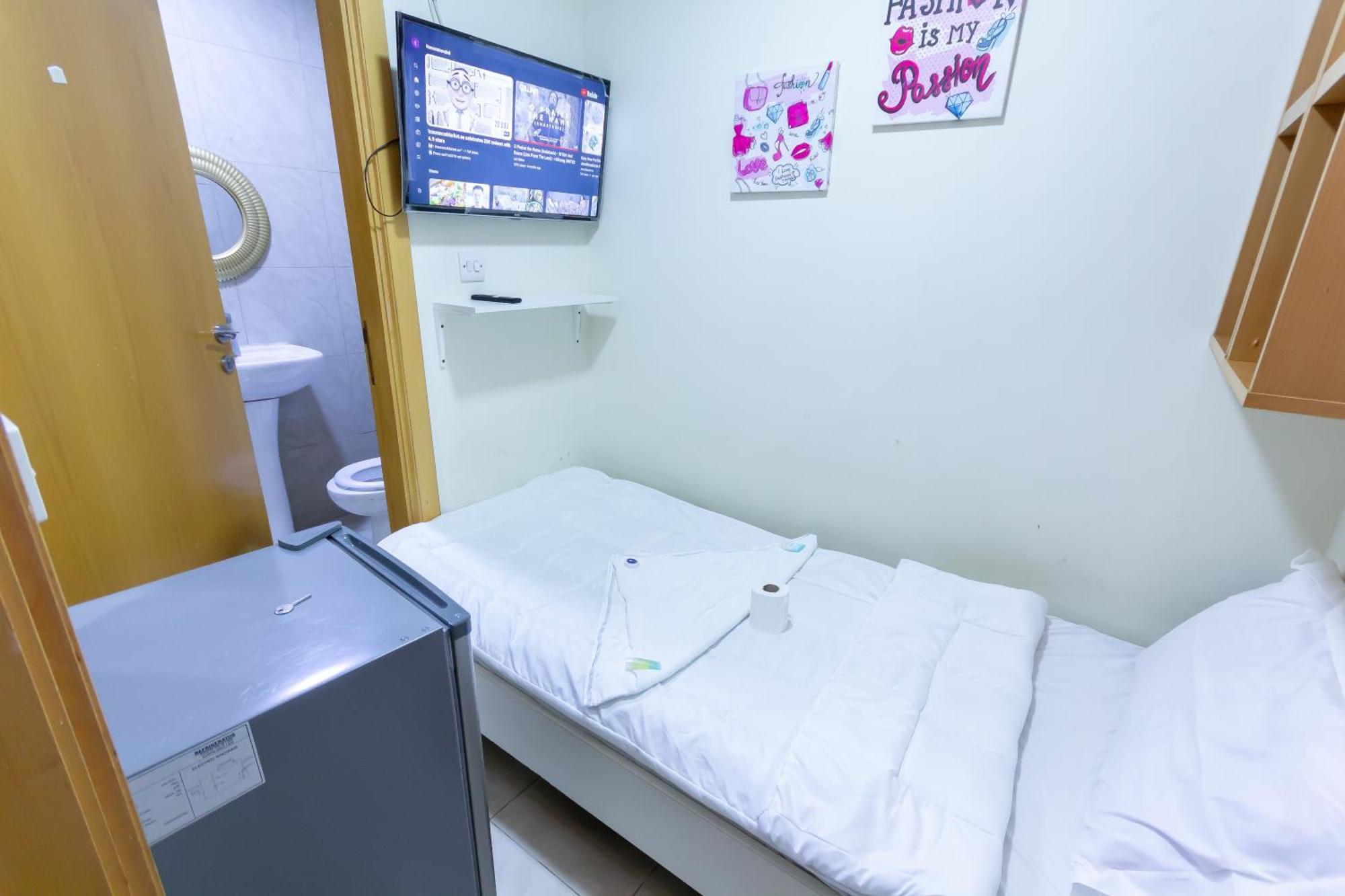 Budget Rooms With Private Bathroom For 'Girls' Only In Dubai, Marina Exterior foto