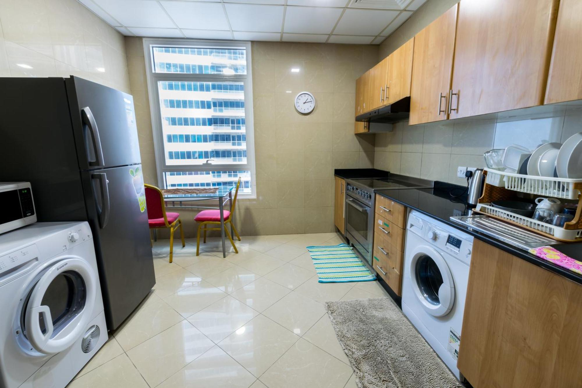 Budget Rooms With Private Bathroom For 'Girls' Only In Dubai, Marina Exterior foto